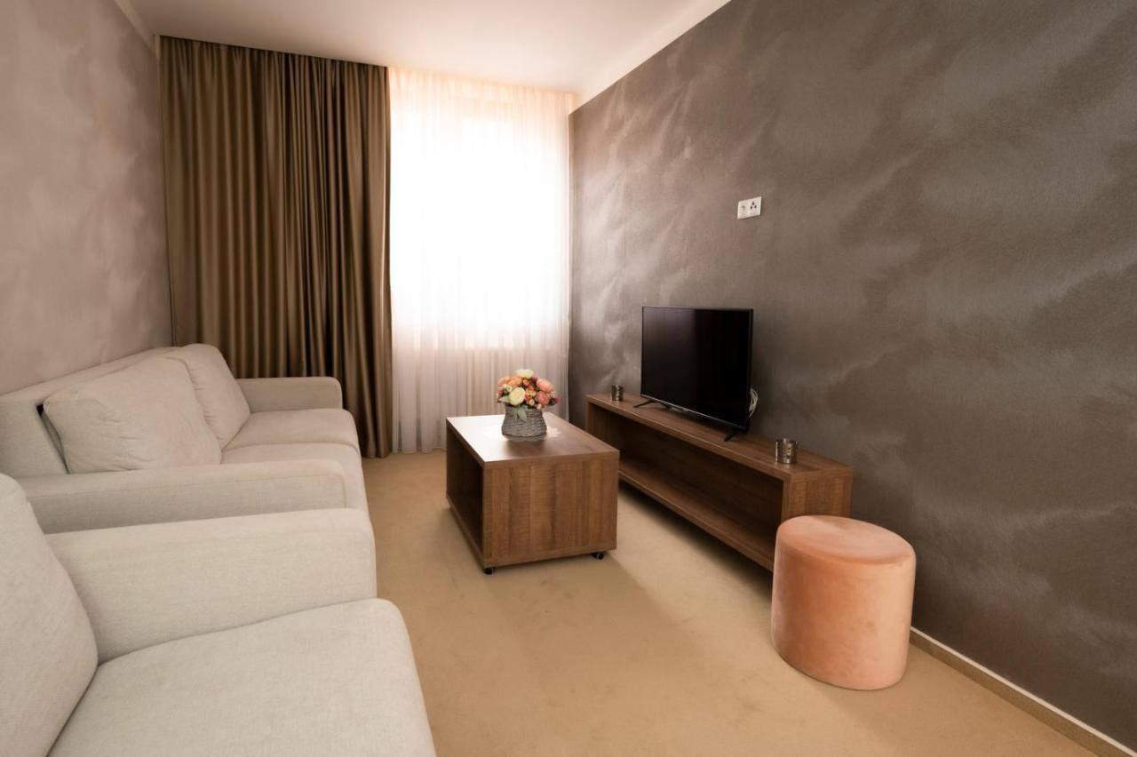 Hotel Dszsu Trenčianske Teplice Екстериор снимка