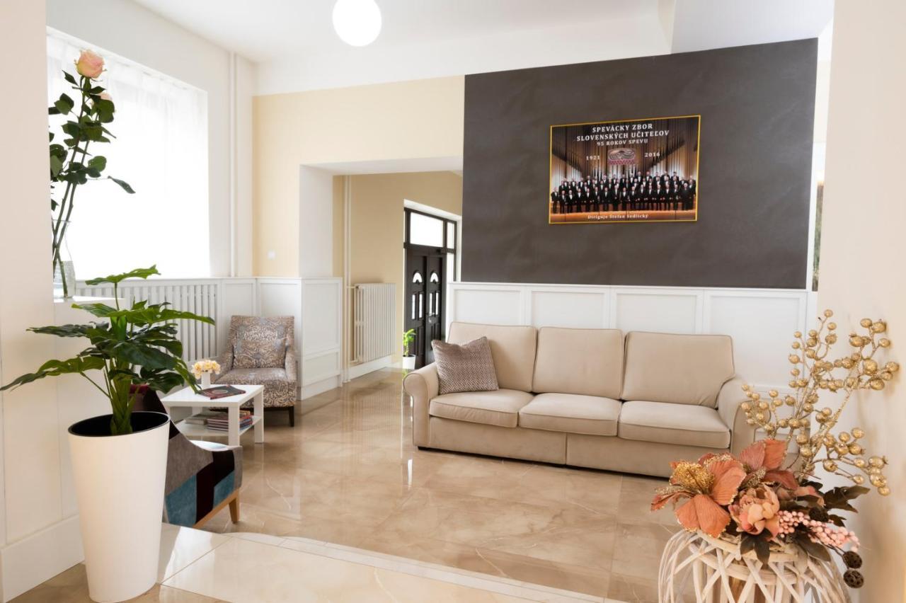 Hotel Dszsu Trenčianske Teplice Екстериор снимка