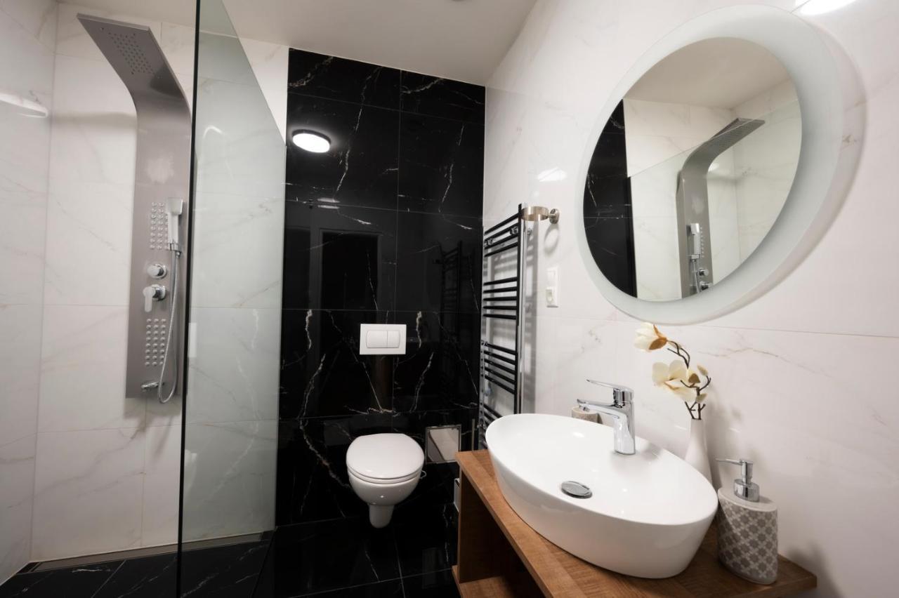 Hotel Dszsu Trenčianske Teplice Екстериор снимка