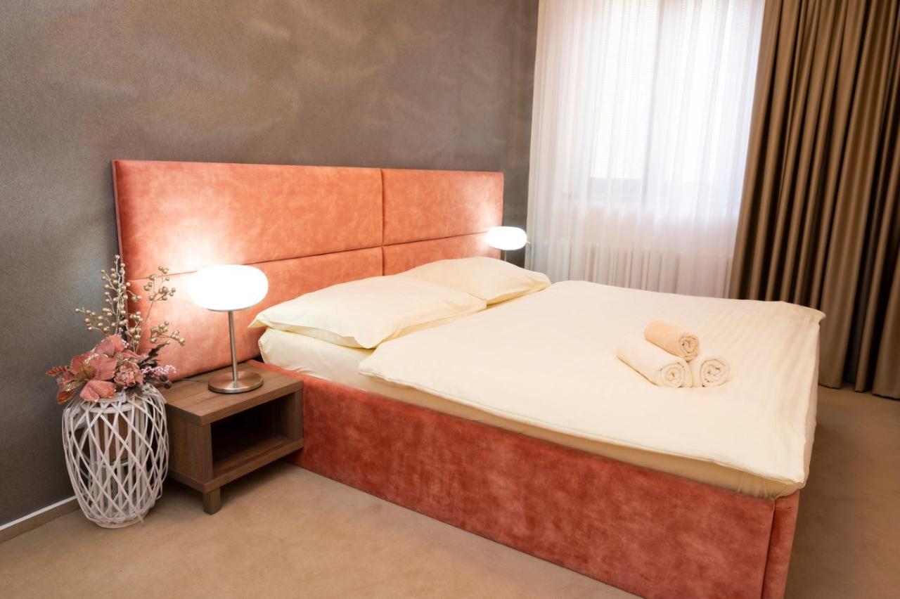 Hotel Dszsu Trenčianske Teplice Екстериор снимка
